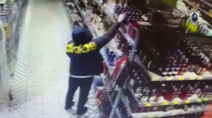 Попытался остановить: вооруженный вор расправился с очевидцем у магазина в Петербурге