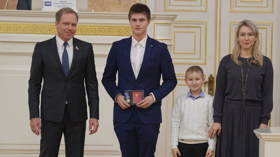 В Петербурге отметили 16-летних смелых помощников полиции