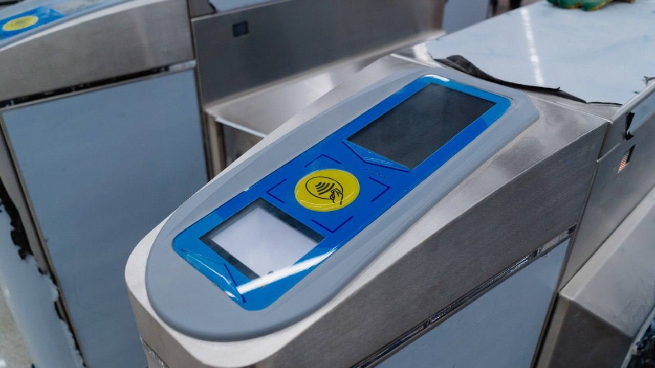 Метро Петербурга отчиталось о решении проблемы двойного списания при оплате лицом