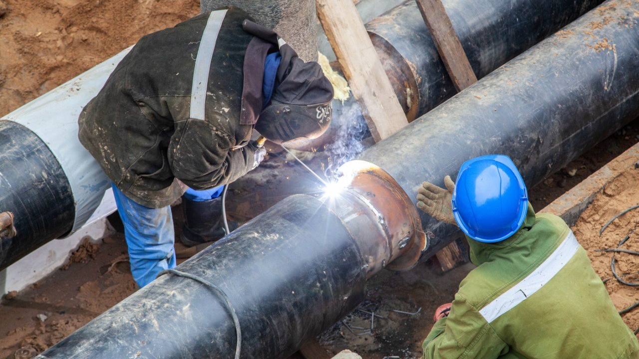 Крупнейшая авария теплосети в Петербурге: десятки тысяч жителей Невского района и Кудрово остались без отопления