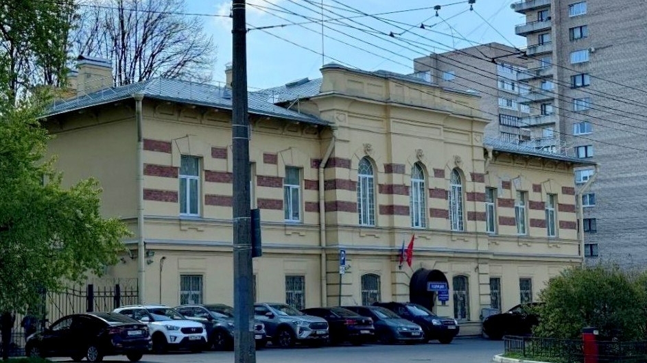 От богадельни до начальной школы: здание на Кондратьевском проспекте признали памятником