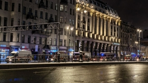 Петербуржцы увидели у ТЦ «Галерея» шесть машин огнеборцев и карету скорой помощи