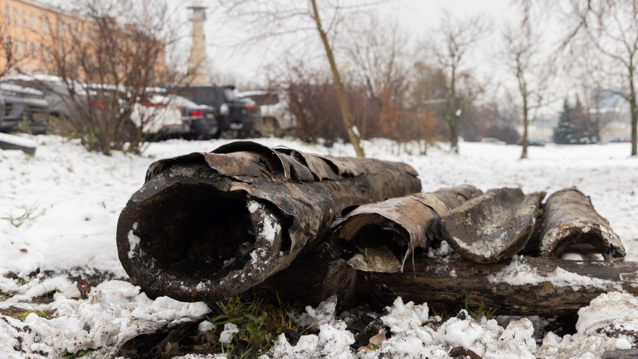 Археологи раскопали остатки водопровода XVII века на Охтинском мысе. Посмотрите, чем пользовались жители Ниена