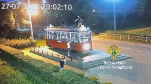 Петербургские нацисты ответят в суде за сломанный памятник «Блокадный трамвай»
