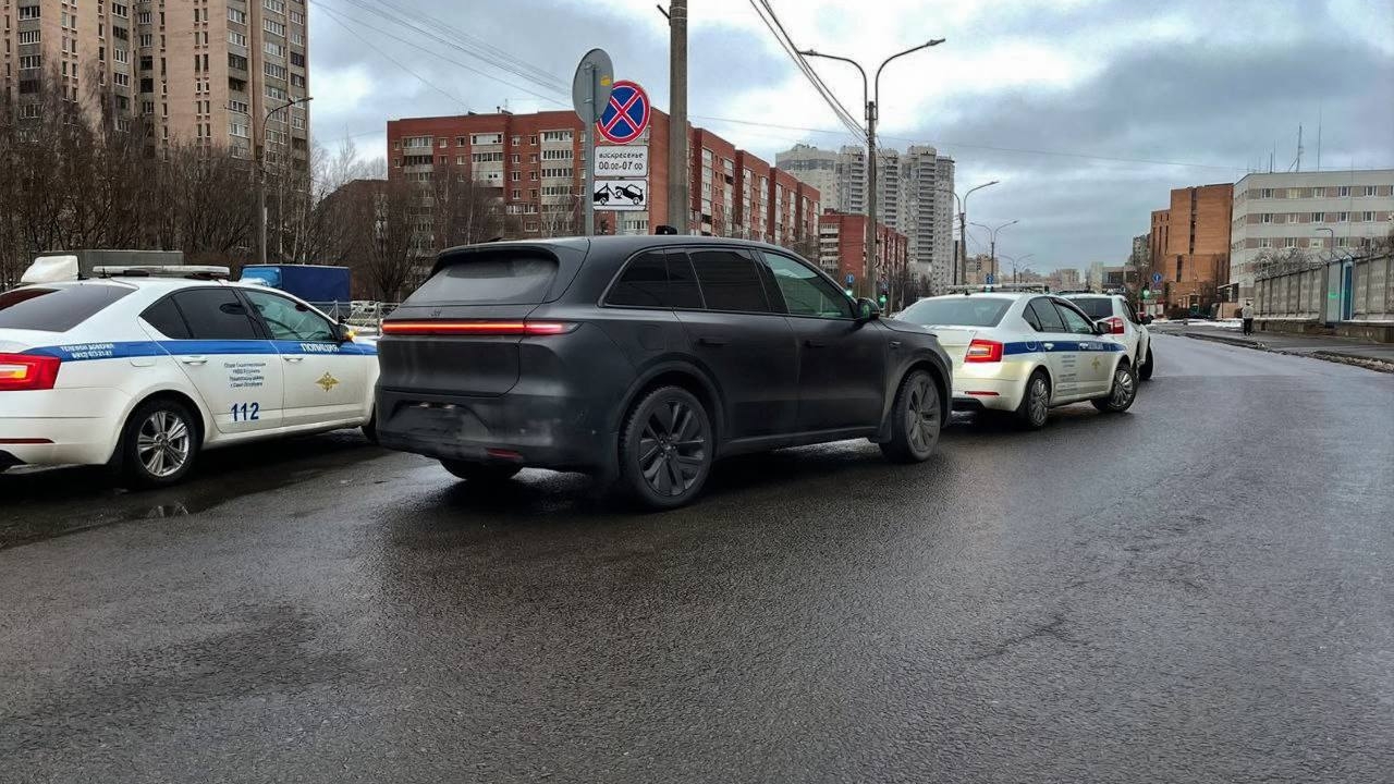 В Петербурге забывчивый гонщик заплатил 200 тысяч рублей ради внедорожника