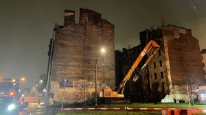 Нескольких этажей уже нет: стало известно, сколько еще будут демонтировать аварийный дом на Розенштейна