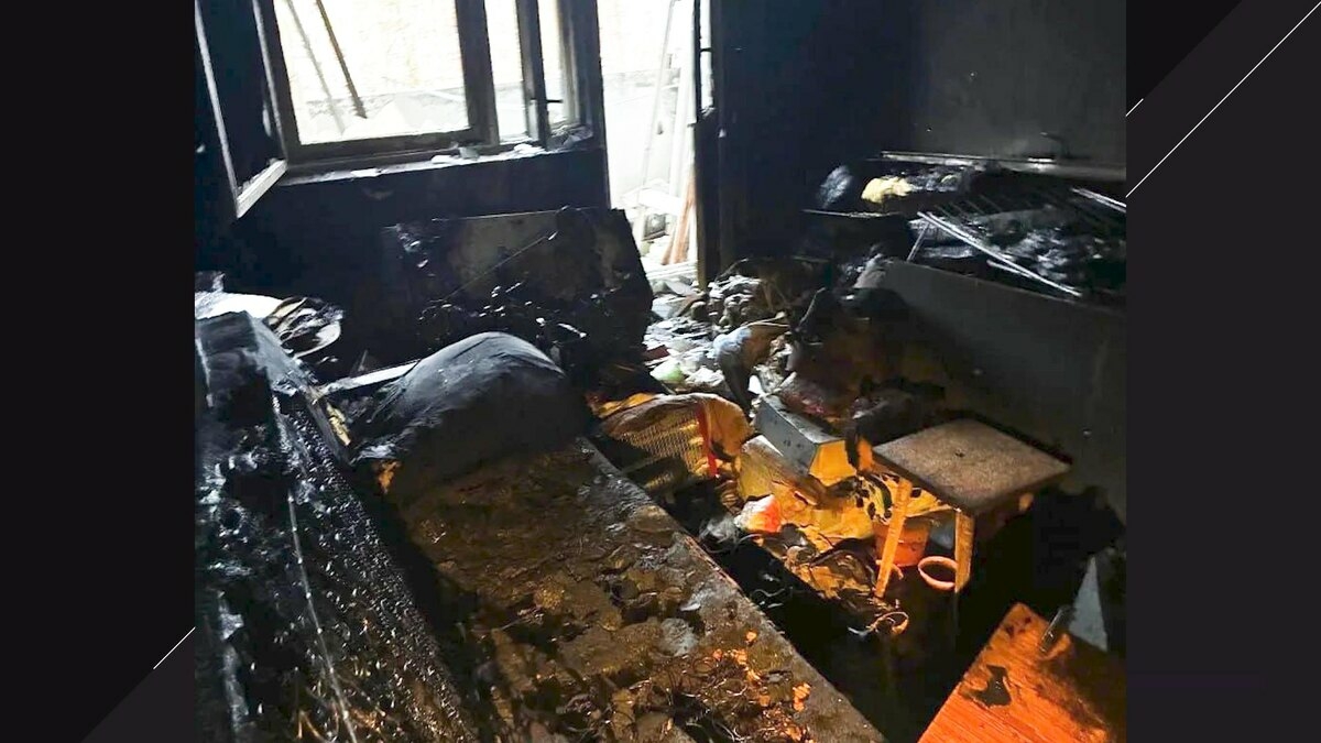 Эвакуация 25 человек и спасение еще двух: что известно о пожаре в Гатчине из-за телефона