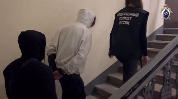 Житель Петербурга «угостил» запрещенными веществами двух несовершеннолетних и оказался в СИЗО