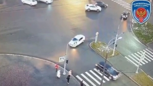 В Петербурге выяснили личность водителя внедорожника, который сбил школьницу и уехал