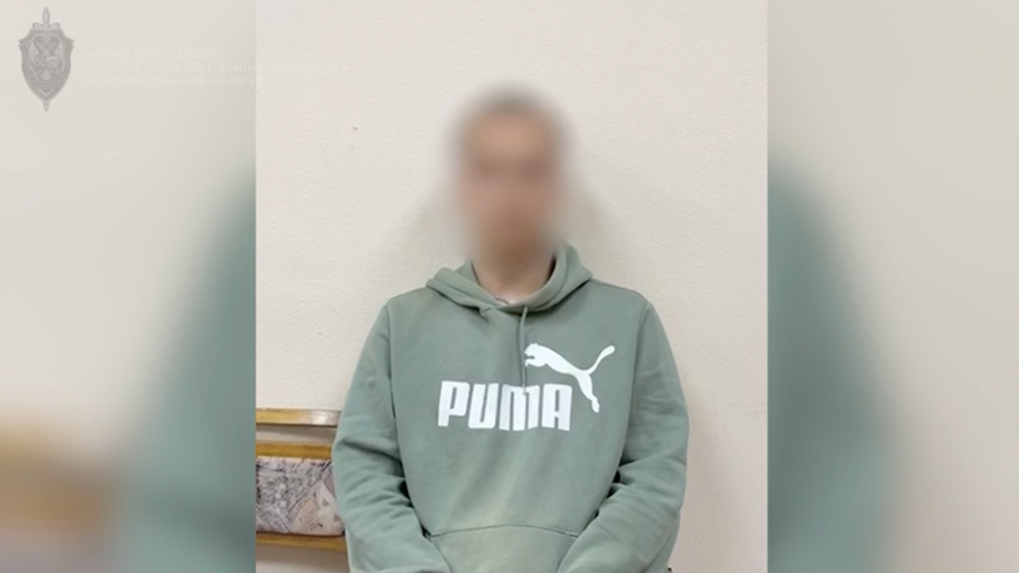 В Петербурге сотрудники ФСБ задержали парня по подозрениями в госизмене: видео