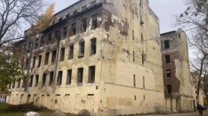 Разруха и пожарище: неудавшееся общежитие «ВШЭ» в Невском районе продадут за 206 млн