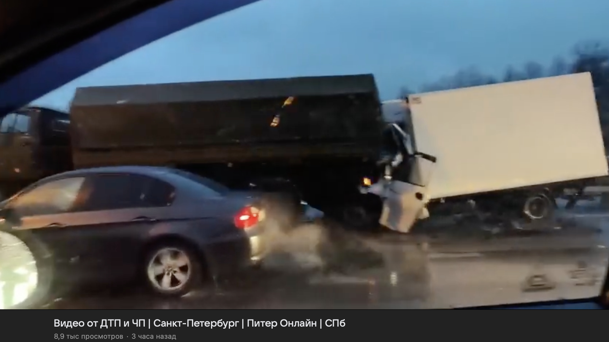 Водитель в реанимации: большая пробка образовалась из-за ДТП на 38 км внешнего кольца КАД