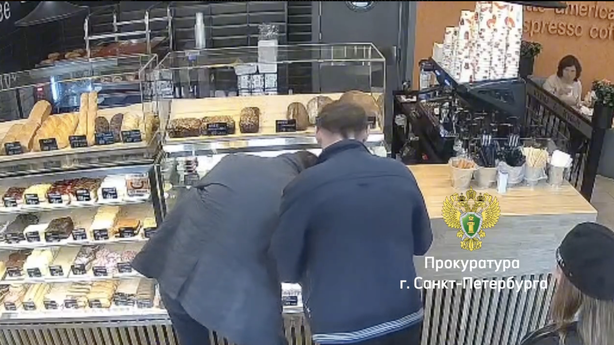 Прокуратура показала видео ограбления булочной на Ленина друзьями-сладкоежками