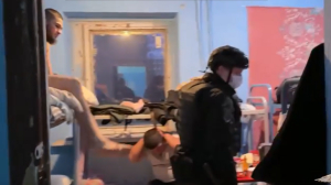 Бизнесмен с помощником фиктивно заселил в хостелы Петербурга 3 тысячи мигрантов