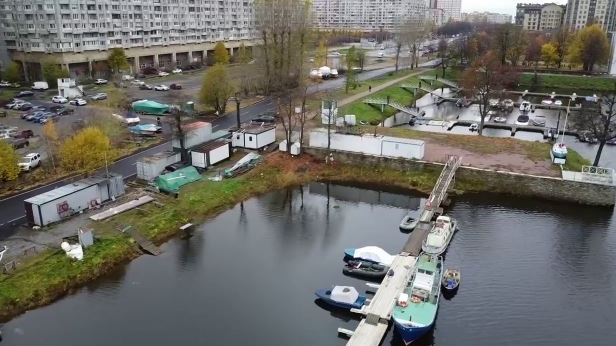 Демонтируют 50 объектов: Галерную гавань начали освобождать от незаконных построек