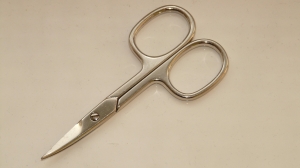 Под Челябинском школьница ударила маникюрными ножницами учительницу из-за шорт