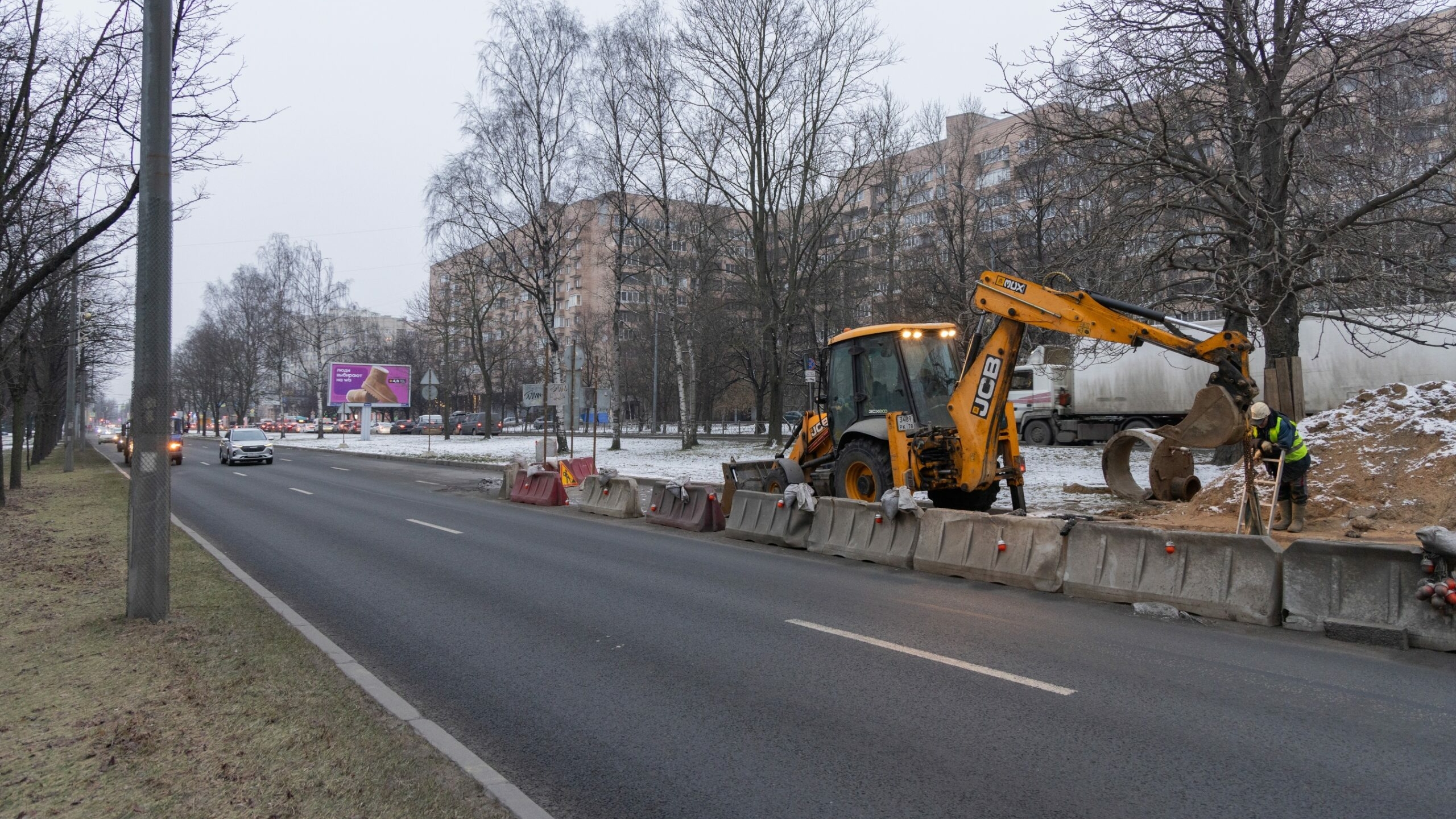 «Водоканал» одолел 700 метров водопровода на проспекте Непокоренных: на работы ушло два года