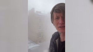 Жена фронтмена группы Jane Air спасала авто из кипятка после прорыва на 5-й Советской улице