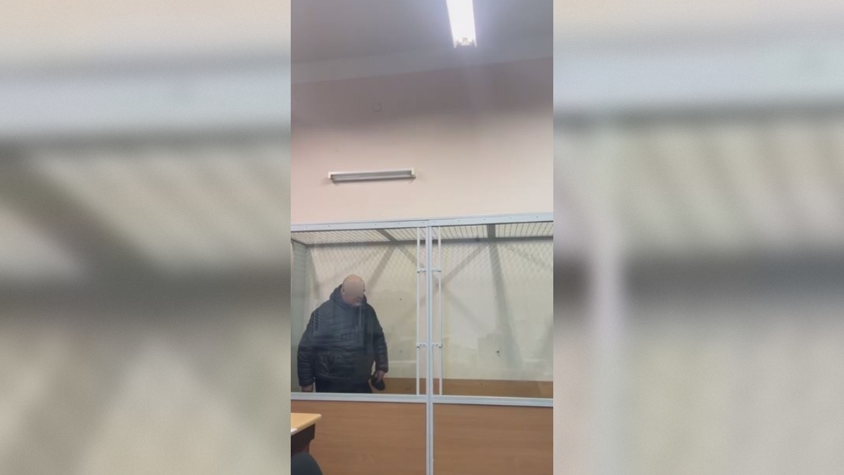 Обвиняемый в получении взяток от осужденных начальник ИК из Ленобласти два месяца проведет под домашним арестом