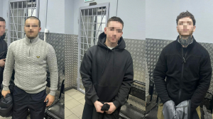 На Лиговском поймали молодых вандалов за наскальные рисунки на стенах БЦ