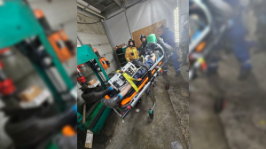 Мигрант умер из-за взрыва бочки в автосервисе Петербурга