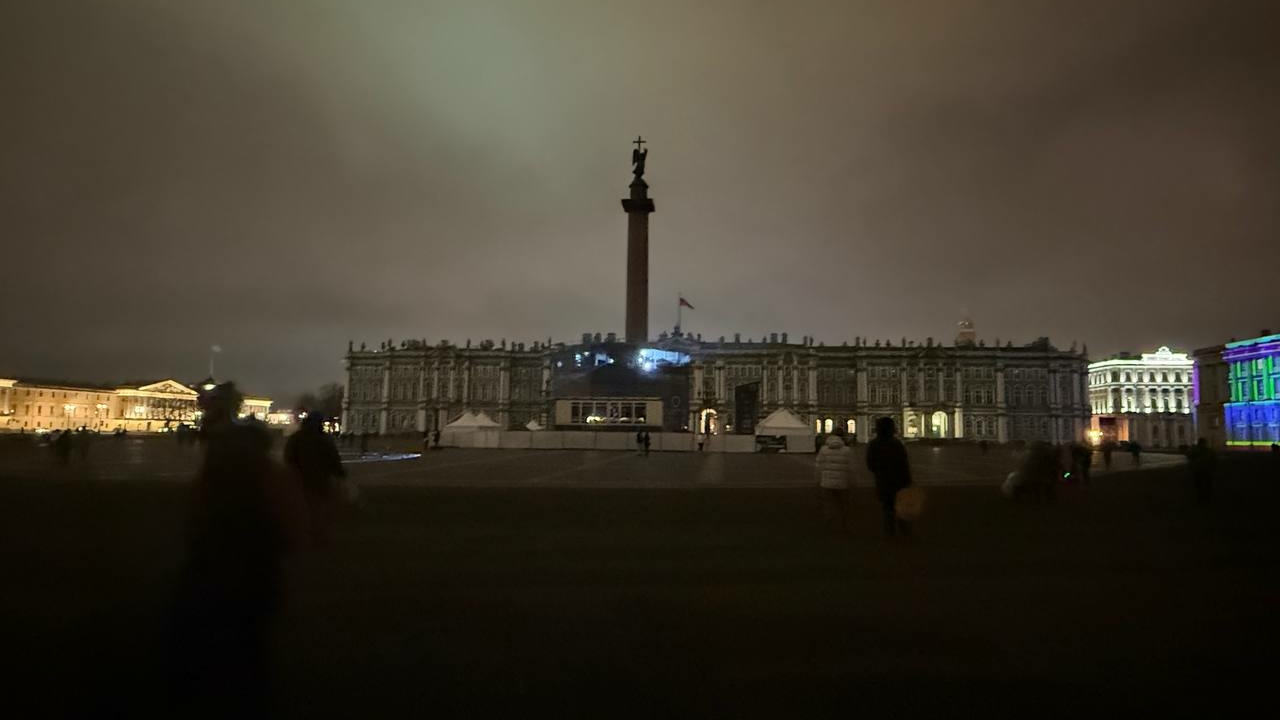 Репетиция светового шоу оставила Дворцовую площадь без света