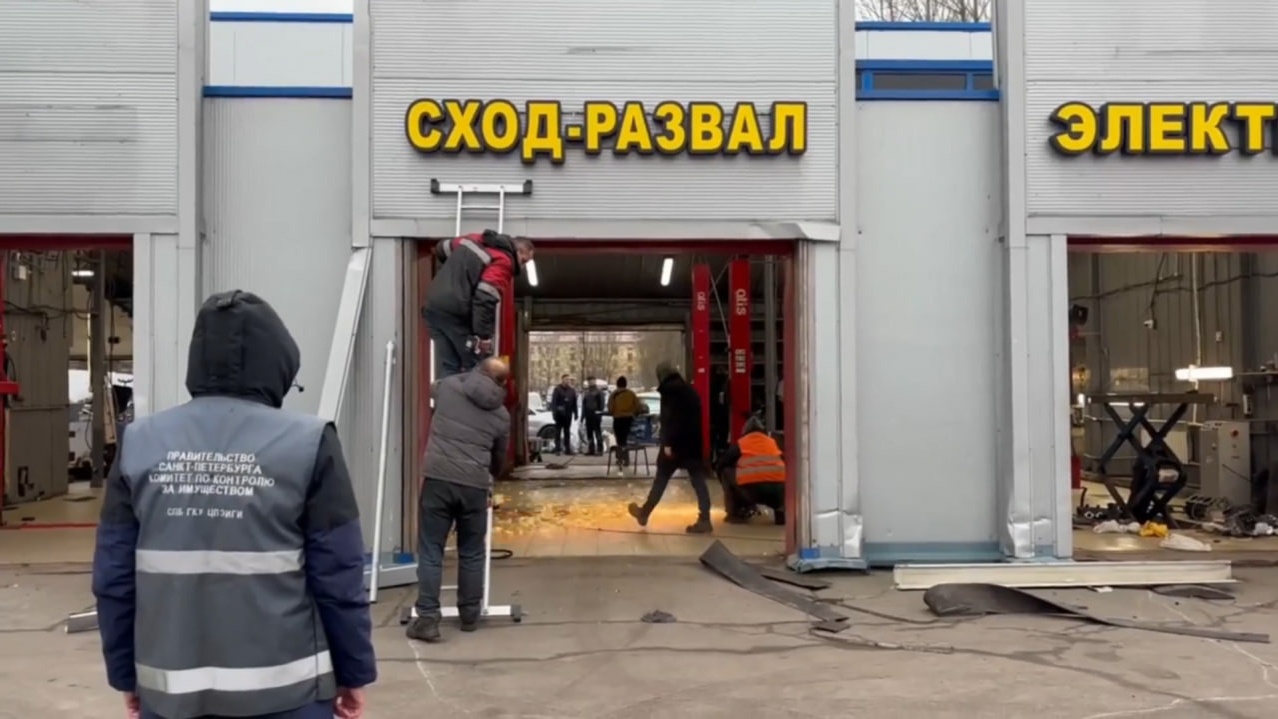 В Петербурге разберут незаконный автосервис в Молодежном переулке 
