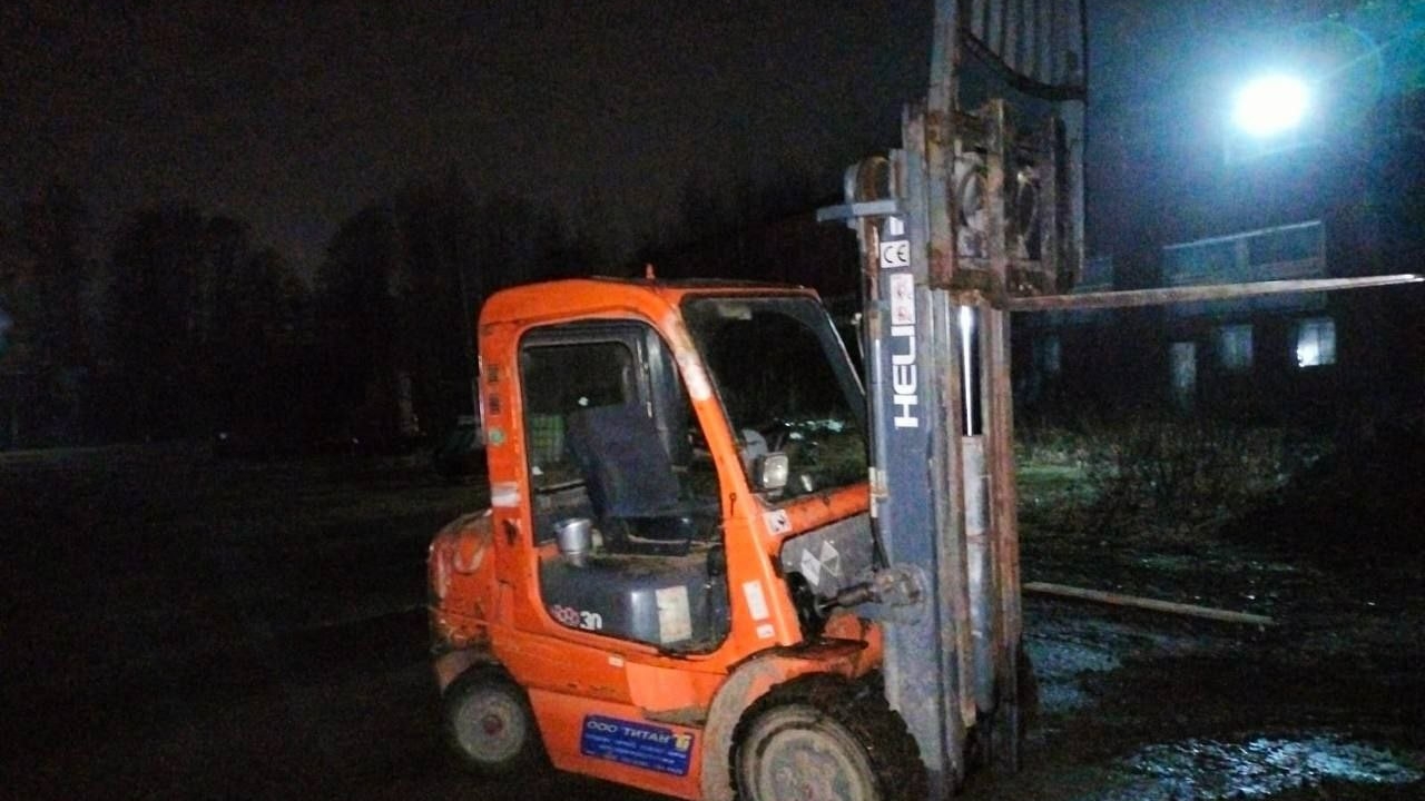 Чинил кровлю и упал: несчастный случай на эстакаде в Левашово унес жизнь рабочего