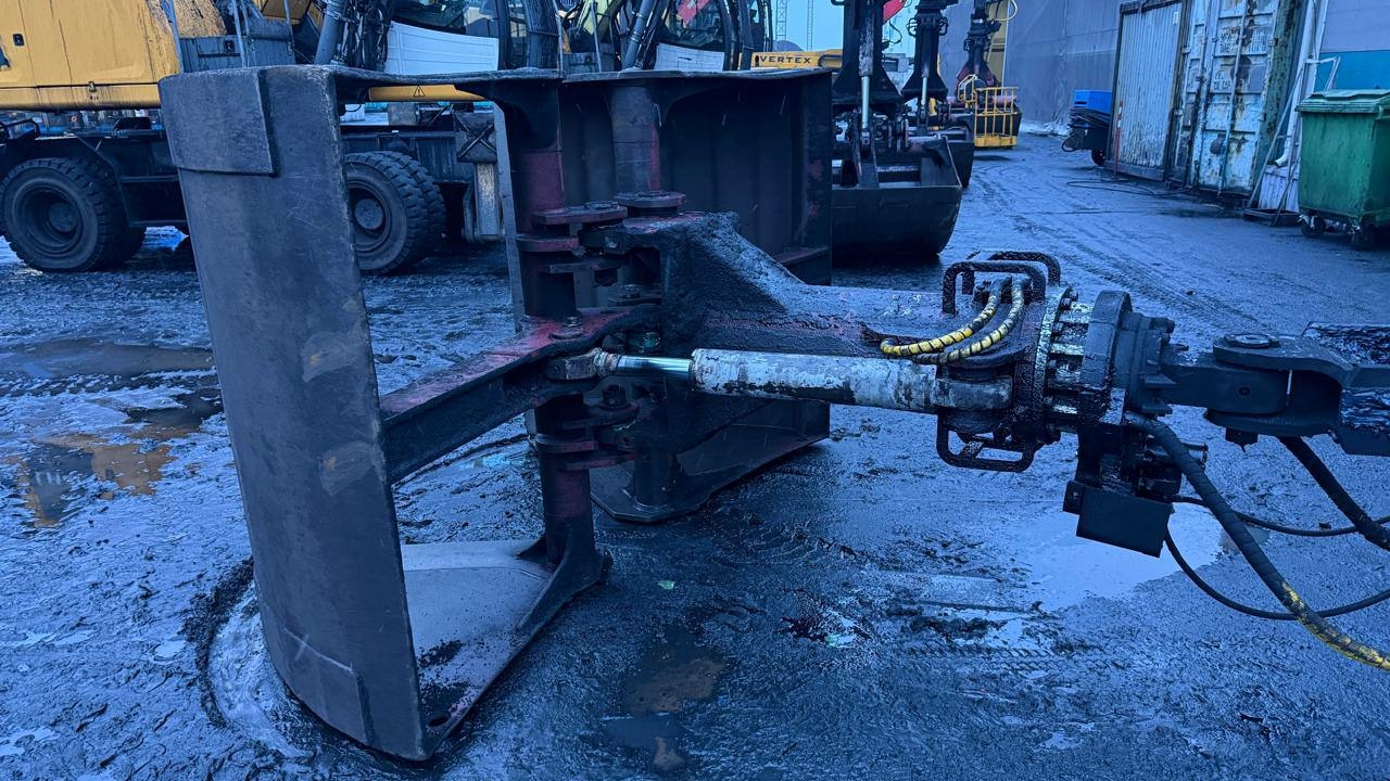 Угольщик не смог выжить после «касания» ковша во время зачистки угля в вагонах в Ленобласти