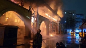 Пламя охватило 1,5 тысячи «квадратов»: пожар на рынке на Дыбенко продолжают тушить