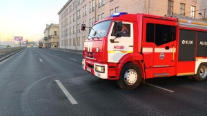 Автолюбители оценили работу Водоканала: проезд по Пироговской набережной перекрыли из-за прорыва трубы