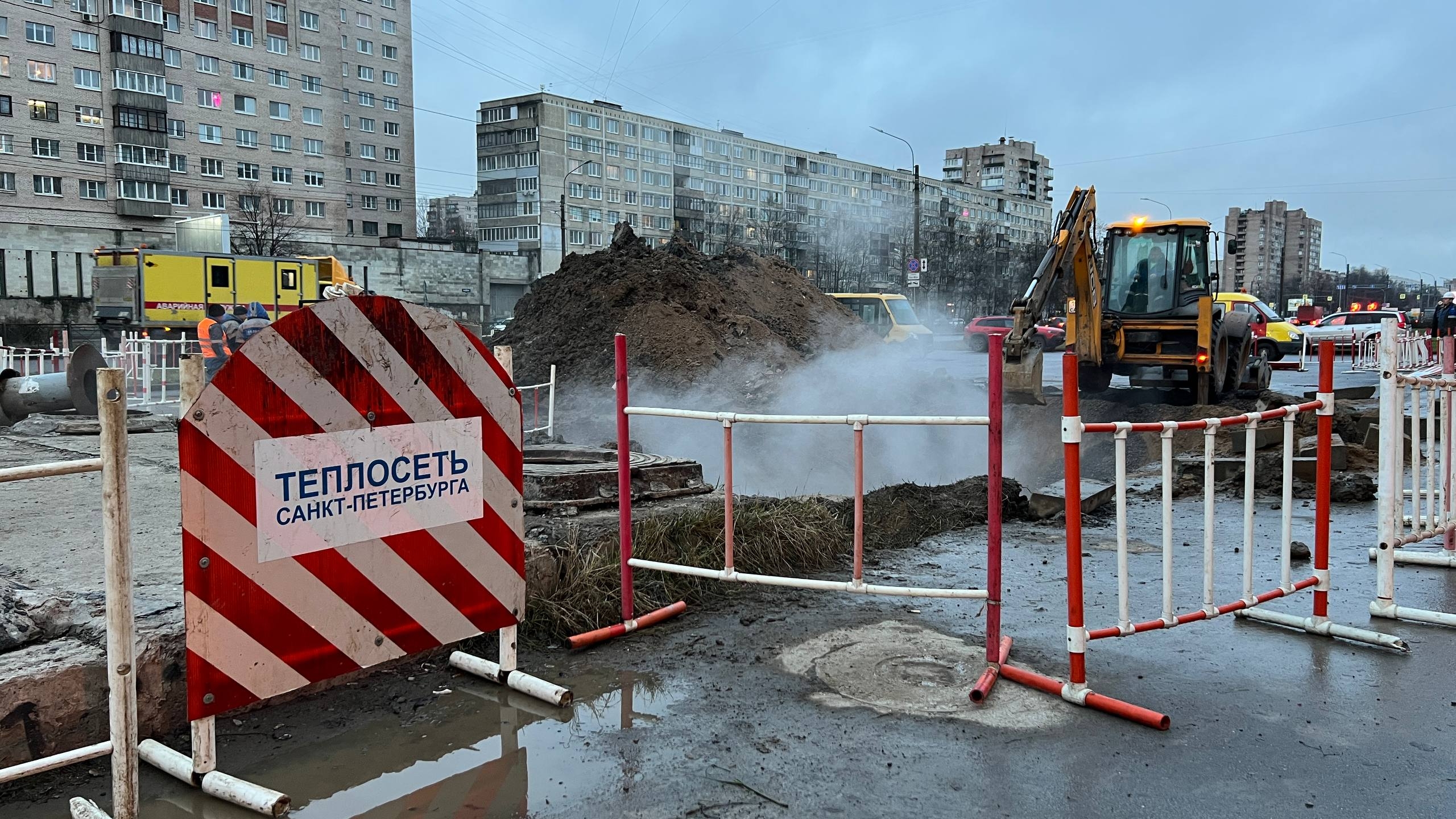 Авария на Большевиков лишила жителей 79 домов в Кудрово тепла и воды
