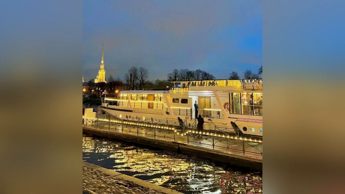 Новый зимний причал в Петербурге: откуда можно отправиться на экскурсию по зимней Неве? 