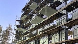 Строитель насмерть разбился во время работ в санатории в Рощино