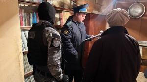 Дедуля из квартиры на Дмитрова отрицал чистоту, коммунальщиков и любил мусор