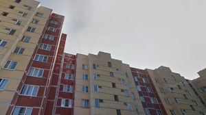 В Петергофе пожар в «двушке» обернулся эвакуацией 25 человек и двумя пострадавшими