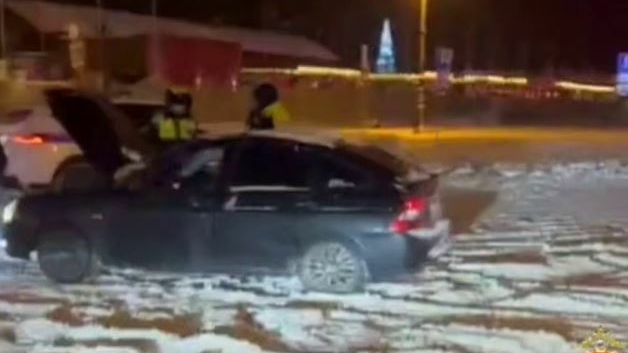 Сотрудники ГАИ не дали дрифтерам устроить последний в году заезд на Крестовском