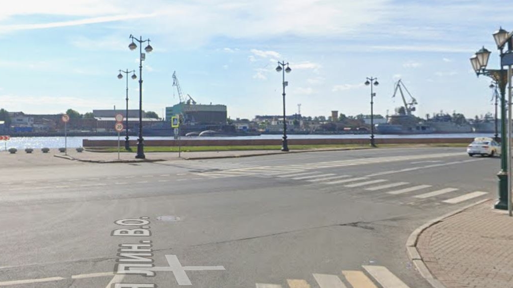 Легковушка вылетела в реку на Васильевском острове — есть погибший