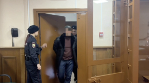 МВД Петербурга показало видео с аферистом, обманувшим бойца СВО с протезом