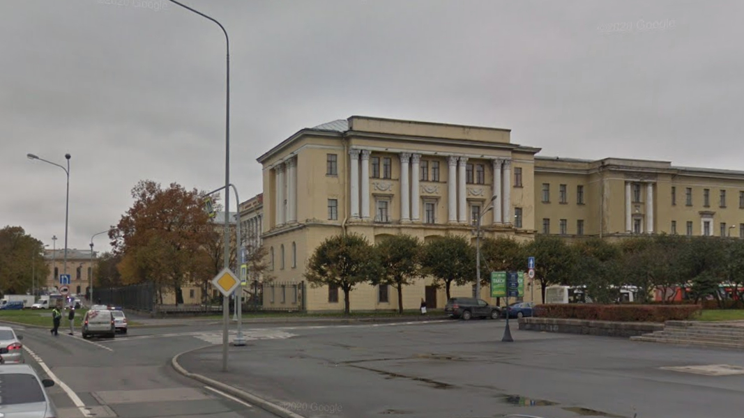 От ударной волны после взрывов у Финляндского вокзала закачало машины