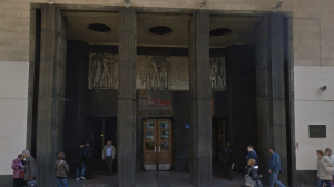 «В полицию пойдёшь?»: наглый прохожий облапал блогершу в метро Москвы