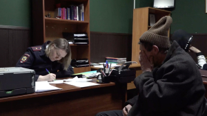 Петербуржцам напомнили, чем грозит «помощь» в покупке спиртного для подростков