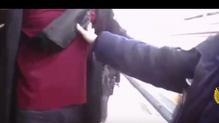 «И что, что она беременная?»:  пассажир из Ленобласти доехал до решетки за избиение девушки в положении