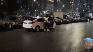 В Петербурге дрифтер на Mercedes врезался в остановку с людьми