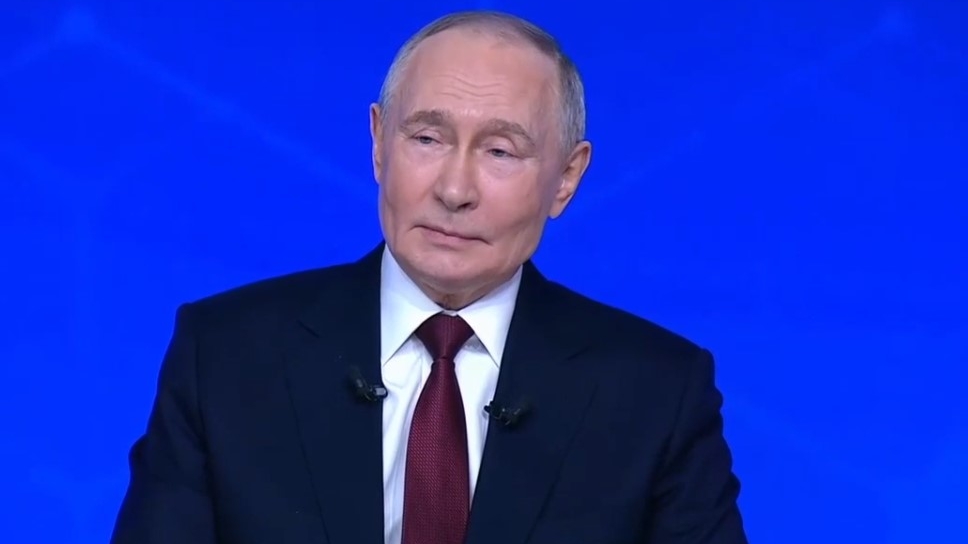 Путин заявил о конкуренции российского МАХ с другими мессенджерами