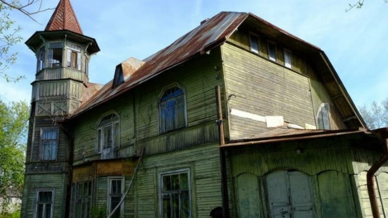 «Почта России» продает дачу Кана, гараж и «заброшку» за 138 млн