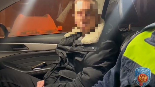 Вдребезги пьяный петербуржец пытался покинуть Петропавловку на авто