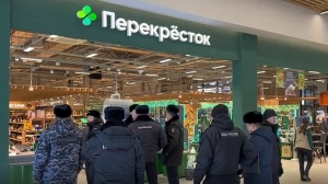 Полиция провела рейды во всех 140 петербургских «Перекрестках» — сколько нелегалов нашли