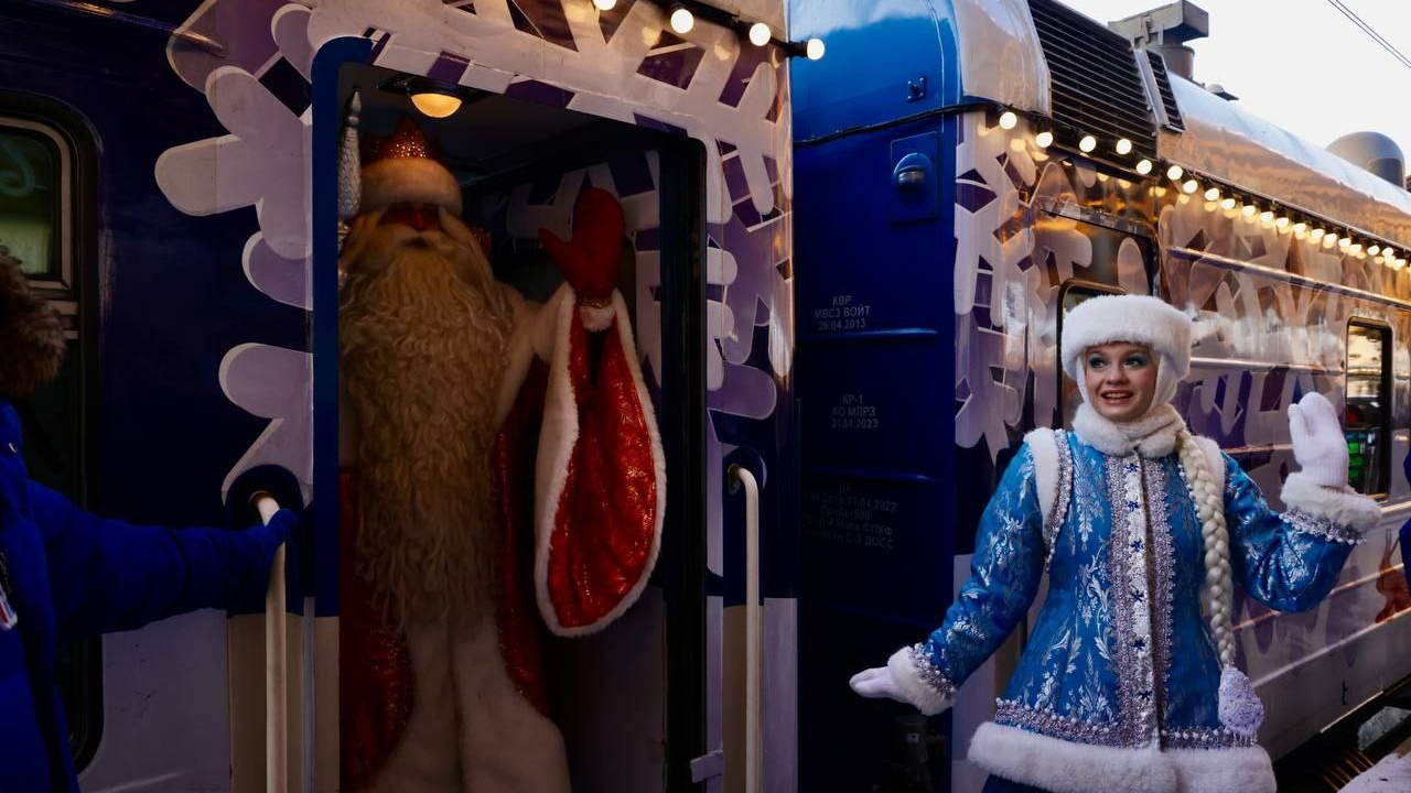 Поезд Деда Мороза прибыл на два дня в Петербург
