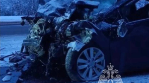 После «лобовухи» на трассе «Кола» ребенка в тяжелом состоянии увезли в больницу